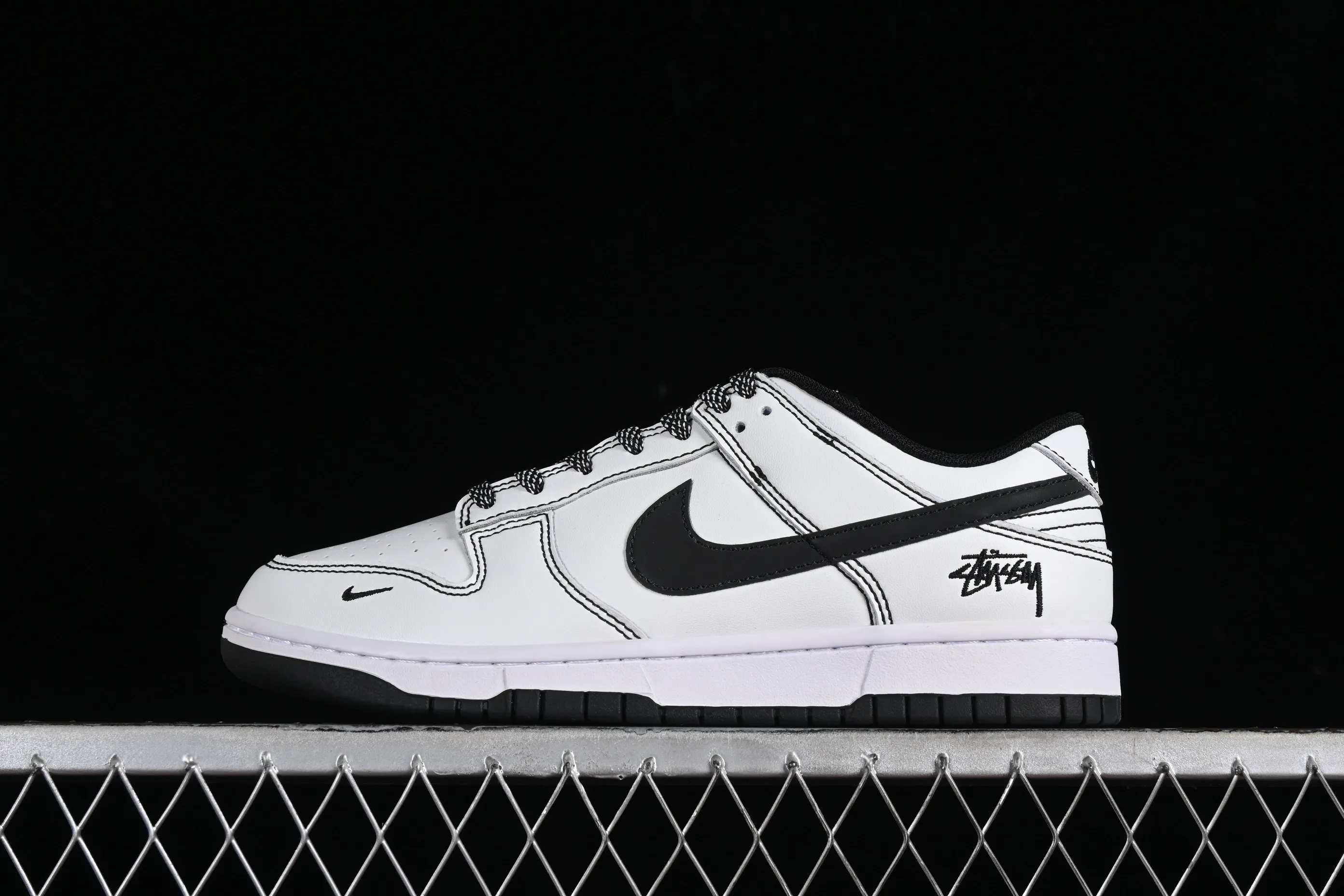All categories Nk SB Dunk Series Nk SB Dunk Low High-end customized low-top sneakers Stussy x Nk Dunk Low Stussy-white and black hook SB low-top casual sneakers FC1688-137